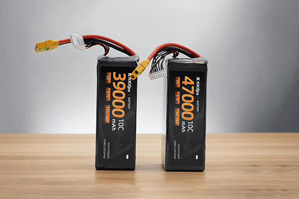 How a 3S Drone Battery is Made from Individual Cells An animated diagram showing 3 individual 3.7V cells being connected in series to create one 11.1V 3S battery